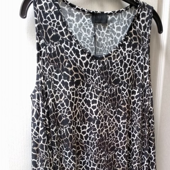 Q NEEL Shark-Bite Top - NEW - Picture 1 of 14